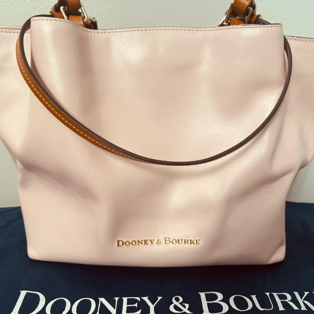 Dooney & Bourke Flynn - Picture 1 of 8